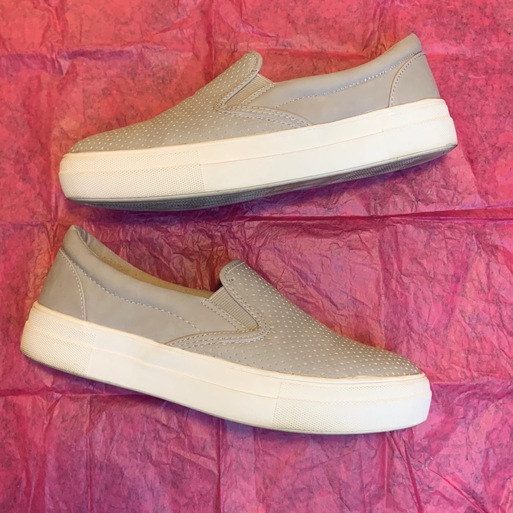 Unr8ed Trainor Light Gray Slip-on Sneakers | Size 9